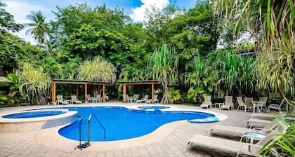 Beach Paradise | Pool, 250 meters from Playa Penca