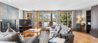 Next to Keystone Lake, Close to Shops, Dining & Activities w/ Stunning Views