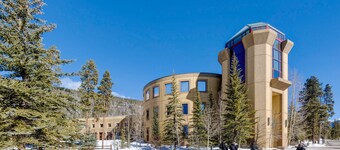 Next to Keystone Lake, Close to Shops, Dining & Activities w/ Stunning Views