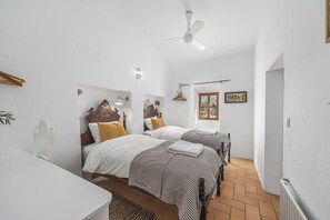 3 chambres, fer et planche à repasser, lit parapluie, Wi-Fi gratuit