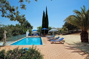Outdoor pool - Delightful 3 Bedroom Farmhouse with Private Pool and large Gardens (São Brás de Alportel)