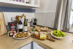 Dining - Delightful 3 Bedroom Farmhouse with Private Pool and large Gardens (São Brás de Alportel)