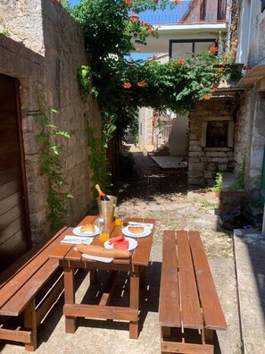 House | Dining - Picturesque Stonehouse in Knockout Vrboska Hvar (Jelsa)