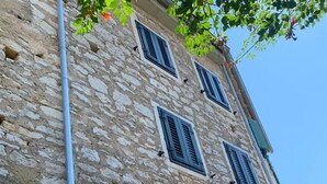 Unclassified image, 2 of 26, button - Picturesque Stonehouse in Knockout Vrboska Hvar (Jelsa)
