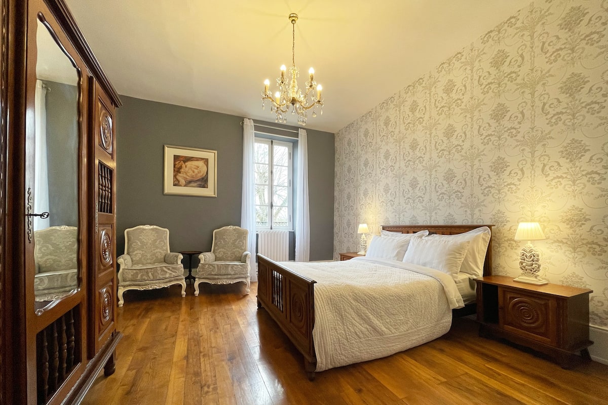 Habitación doble tradicional, 1 cama matrimonial, vista al patio | 2 habitaciones, ropa de cama hipoalergénica y decoración personalizada