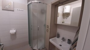 تجهيزات دش، مجففات شعر، مناشف، شامبو