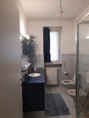 Apartment, 1 Queen Bed | Bathroom | Shower, hair dryer, bidet, towels - Iseolake 1-bed Apartment in Provaglio D'iseo (Provaglio d'Iseo)