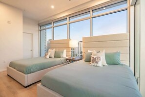 2 Schlafzimmer, Schreibtisch, Bügeleisen/Bügelbrett, kostenloses WLAN