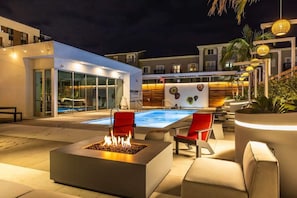 Outdoor pool - @ Marbella Lane - Luxury Beachside 2BR (Long Beach)