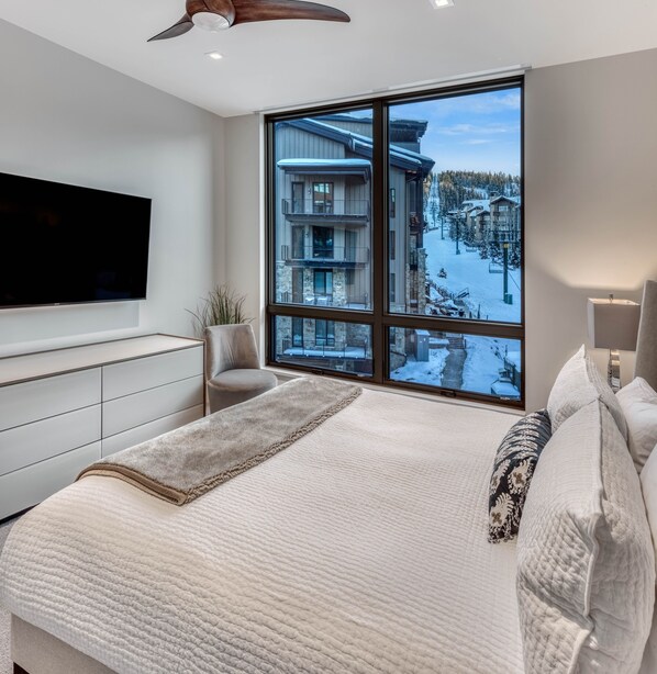 3 bedrooms, in-room safe, iron/ironing board, travel crib