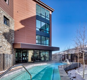 Piscina all'aperto, una piscina riscaldata