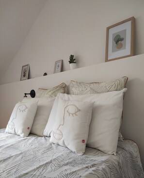 2 bedrooms, desk, iron/ironing board, free WiFi