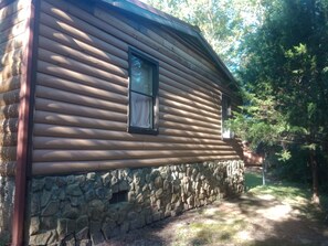 Exterior - SINGLE FAMILY  CABIN FOR EVENTS, VACATION RENTAL STAYS,  0.1 miles LAKE HARTWELL (Fair Play)