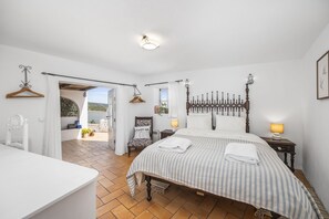 2 bedrooms, iron/ironing board, travel crib, free WiFi