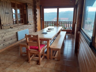 Chalet with fireplace (wood supplied) sleeps 10 (discount for stays of 3 nights or more)