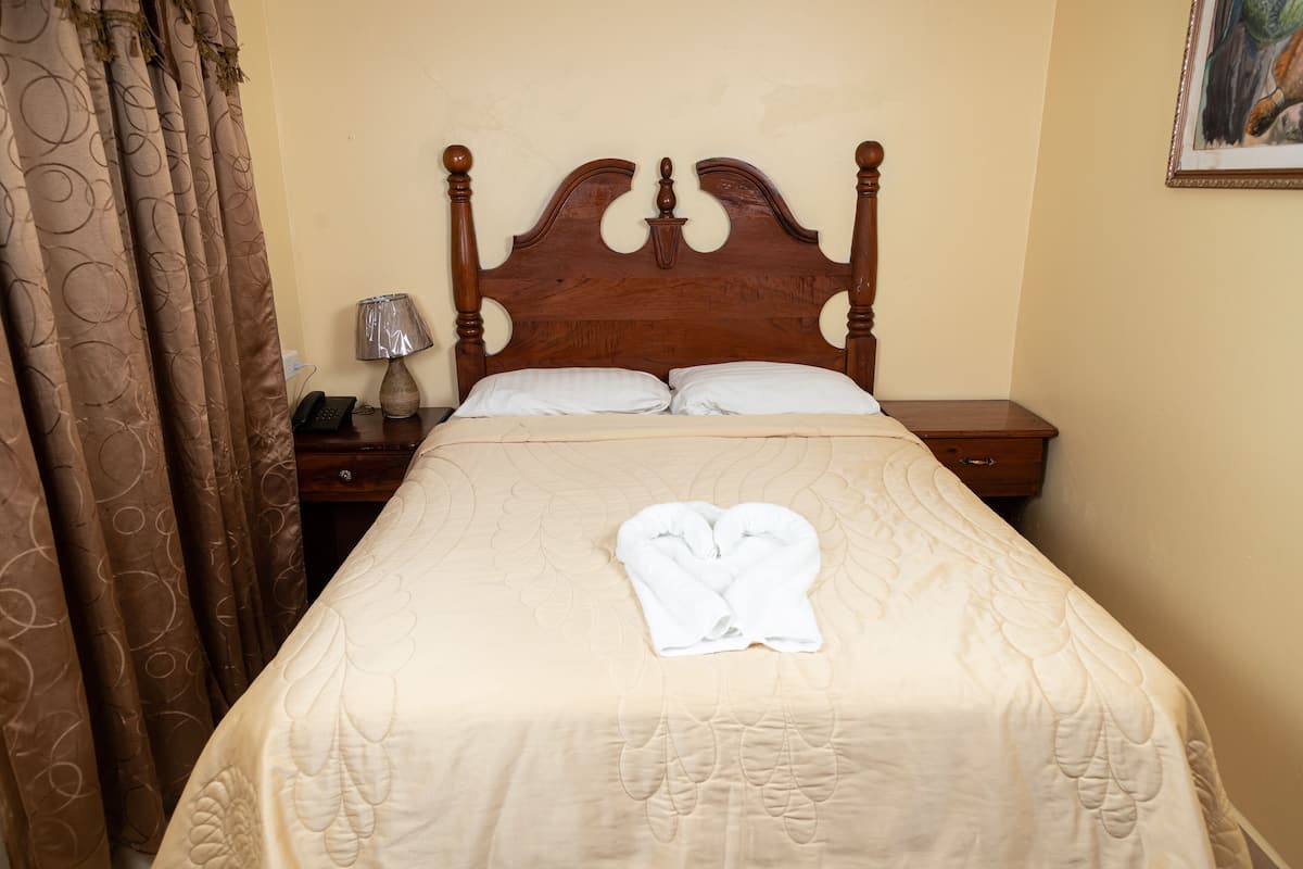 Habitación individual básica | Wifi gratis y ropa de cama