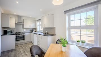 Apartment | Private kitchen | Fridge, microwave, oven, stovetop