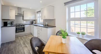 Impeccable 2-bed Apartment in Carlisle