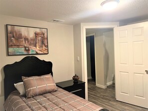 3 bedrooms, free WiFi, bed sheets - The Hideaway - Executive/Vacation Rental Home (Jonesboro)