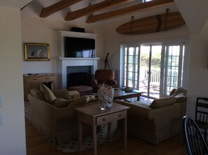 Living area - Walking Distance from the beach! (Nantucket)