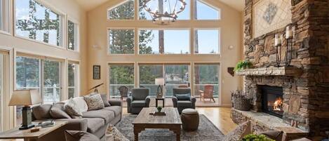 TV, lareira, videogames, pebolim