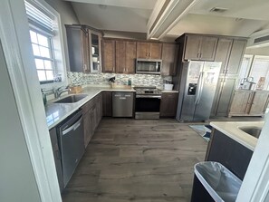 Mikrowelle, Ofen, Herdplatte, Geschirrspüler