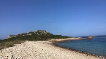 Plage à proximité, chaises longues