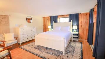 3 bedrooms, iron/ironing board, travel crib, WiFi