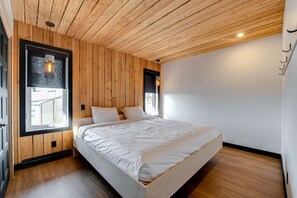 5 bedrooms, iron/ironing board, travel cot, WiFi