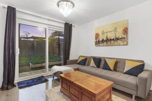 House | Interior - Inviting 2-bed House in Milton Keynes - Netflix (Milton Keynes)