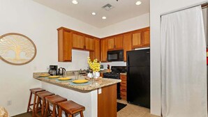 Coffee/tea maker, fridge, microwave, oven - CLR111 Upstairs One Bedroom Casa Near Old Town LQ (La Quinta)