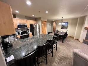 Microwave, oven, coffee/tea maker, toaster - Grand Timber lodge 4 weeks available in 2026 (Breckenridge)