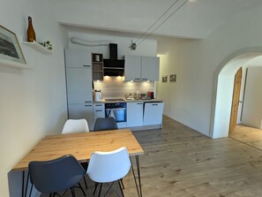 Refrigerador, horno, placa de cocina, lavavajillas