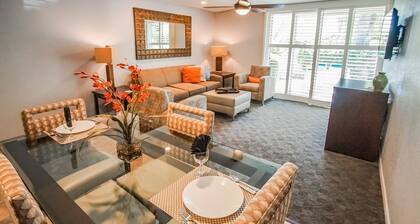 Fabulous Palm Springs Living - Short Walk to Town and Restaurants!