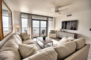 Condo, 3 Bedrooms | Interior