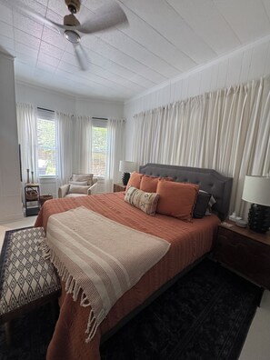 2 bedrooms, desk, iron/ironing board, WiFi