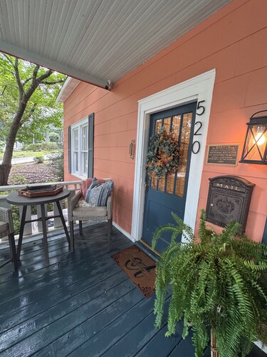 2BR 2BA Historic Prospect Home with Hot Tub & Boat Rental Option 