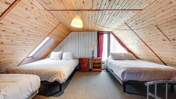 4 bedrooms, iron/ironing board, travel cot, WiFi