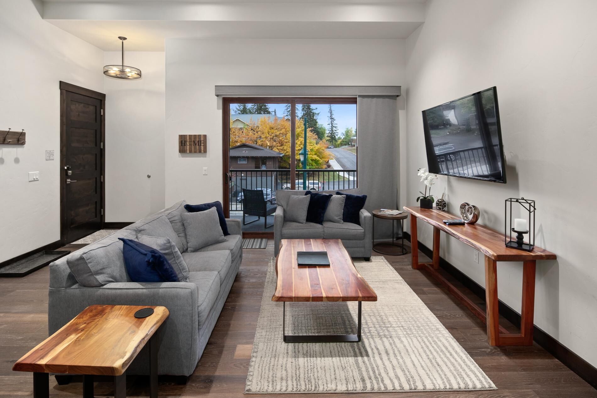 Downtown Luxury 2 Bedroom Condo!