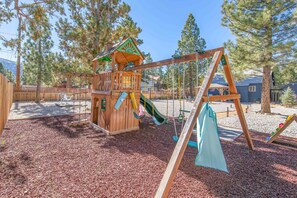 Children’s area - Cozy Family Mountain Home! Quarter acre property! (Big Bear)