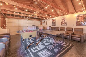 Games room - Cozy Family Mountain Home! Quarter acre property! (Big Bear)