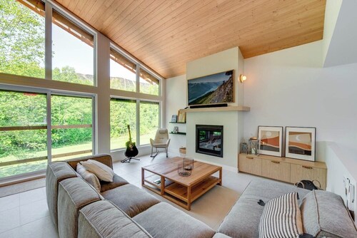 Unit 206 ski-in/ski-out - 4 bedrooms chalet for 12 people