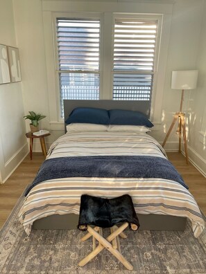 4 bedrooms, desk, iron/ironing board, WiFi