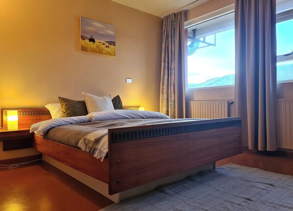 Decoración personalizada, muebles diferentes y escritorio 