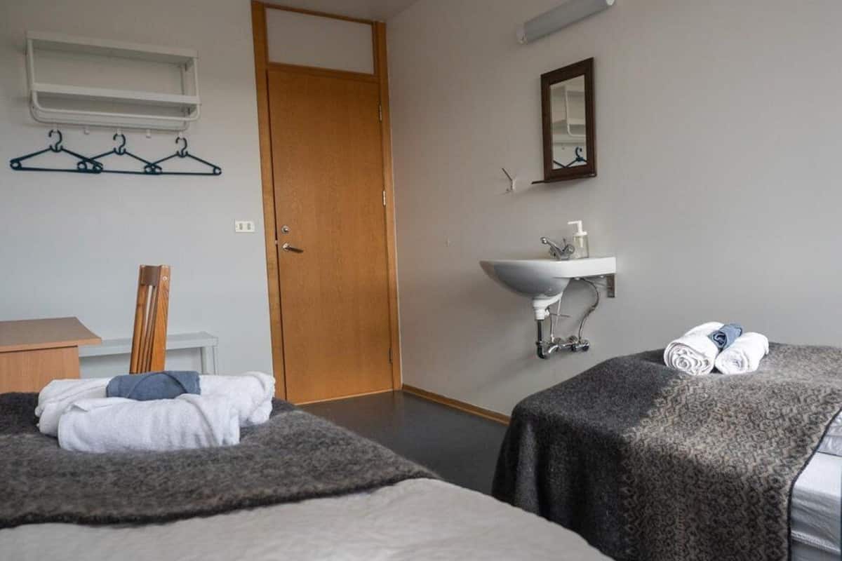 Standard Twin Room | Individually decorated, individually furnished, desk, laptop workspace