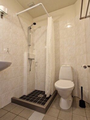 Suihku, pyyhkeet, saippua, vessapaperi