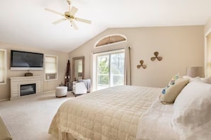 3 bedrooms, iron/ironing board, free WiFi, bed sheets - Perfect getaway in the heart of Lake Harmony - quiet walkable street NEW HOT TUB (Lake Harmony)