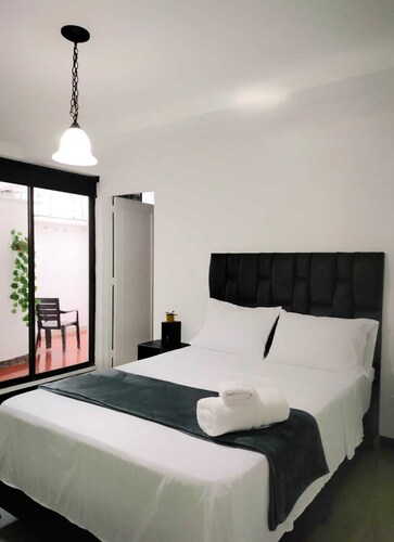 5 minutes from the best gastronomic area of Medellin-Colombia!   Family home