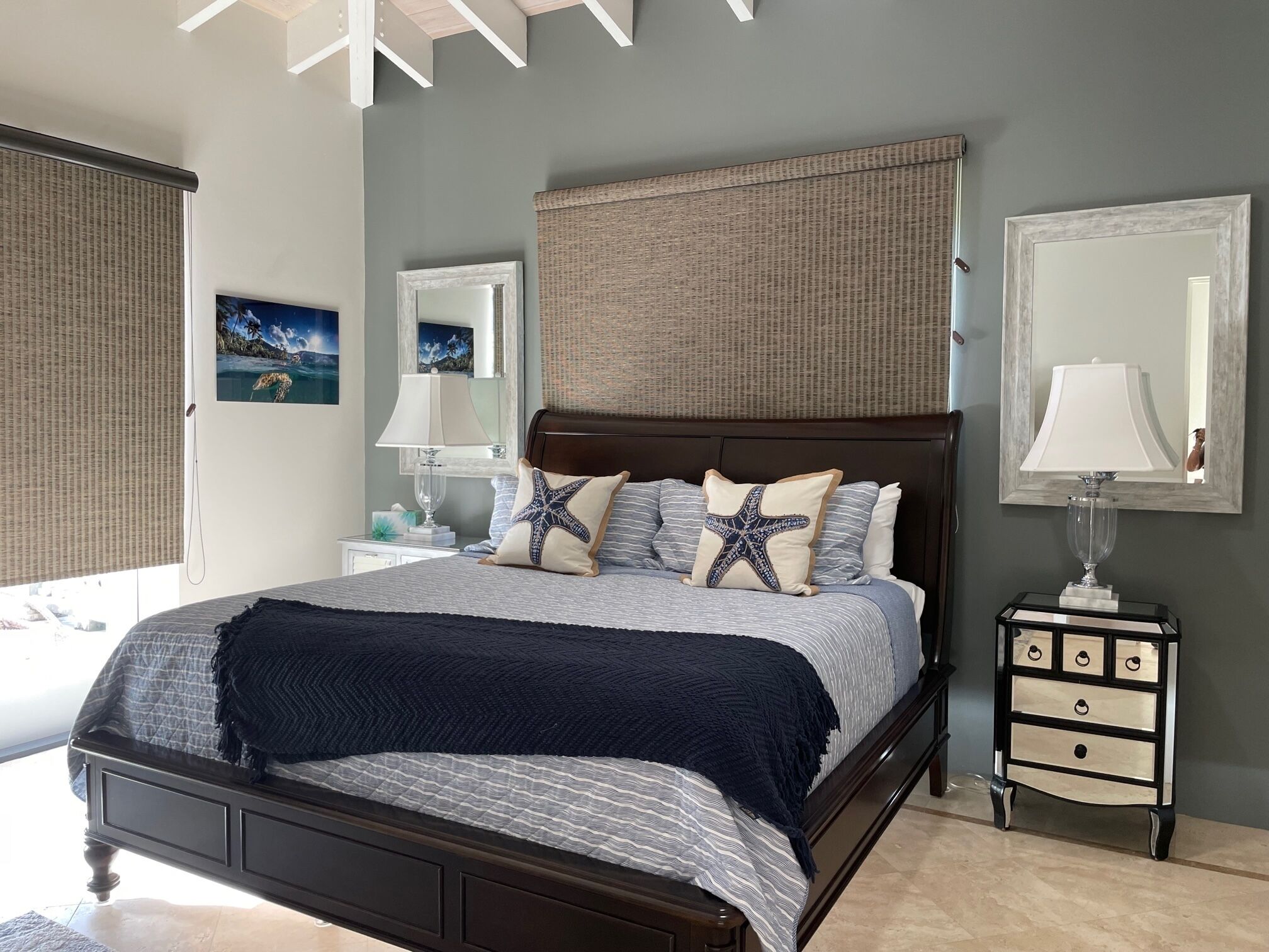 2 chambres, coffres-forts dans les chambres, bureau