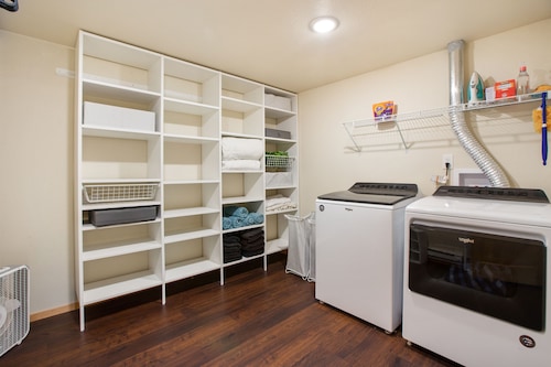 Cozy Forrest Escape with Hot Tub & Scenic Views